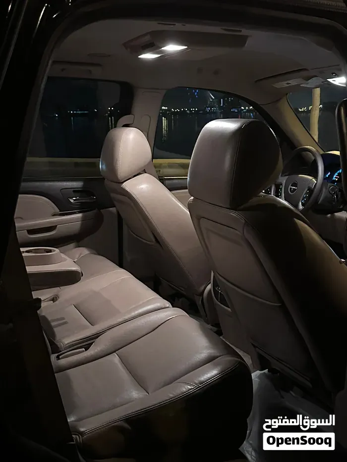GMC Yukon Denali 2010 photo 4