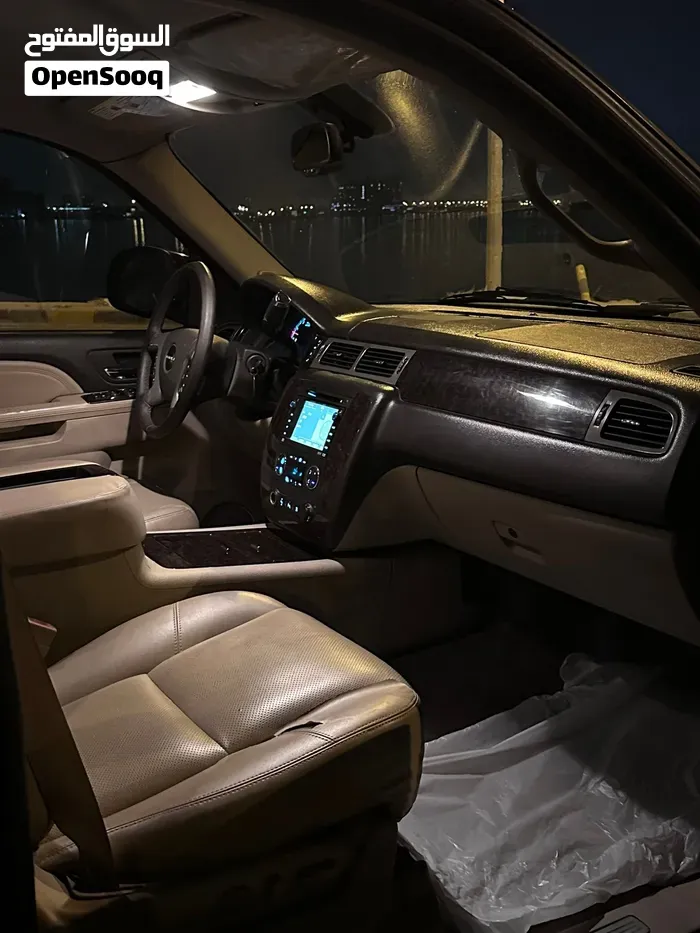 GMC Yukon Denali 2010 photo 3