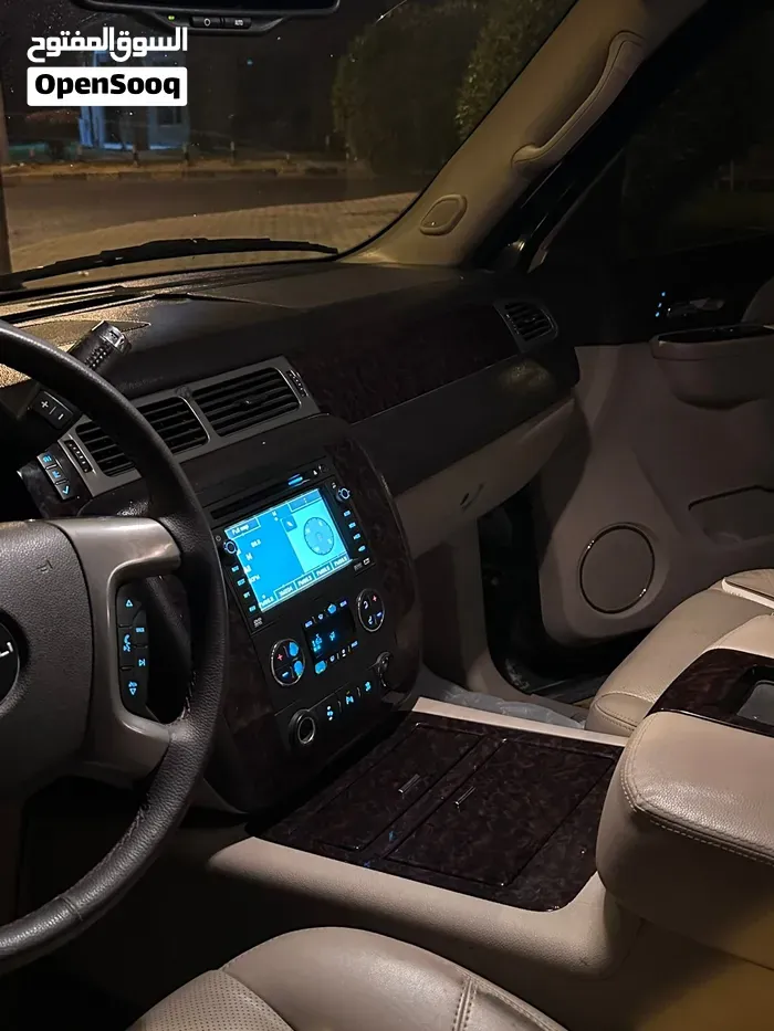GMC Yukon Denali 2010 photo 2