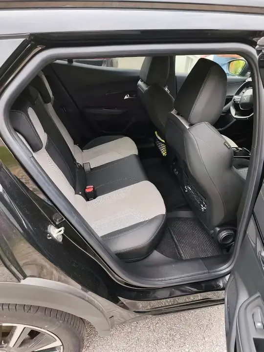 Peugeot E-2008 2021 photo 3