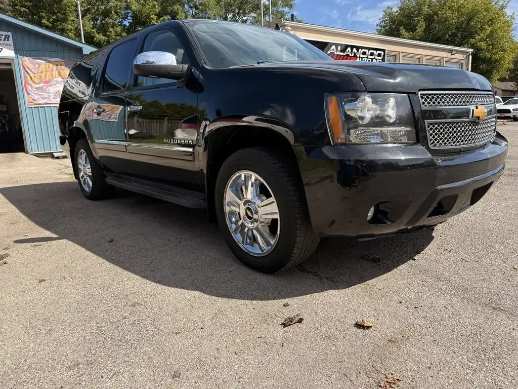 Chevrolet Suburban 2010 photo 5