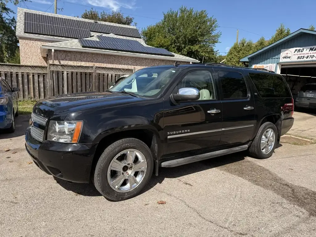Chevrolet Suburban 2010 photo 3