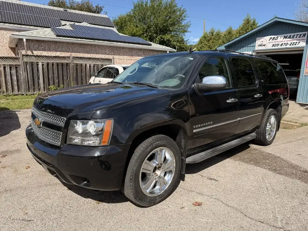 Chevrolet Suburban 2010 photo 2