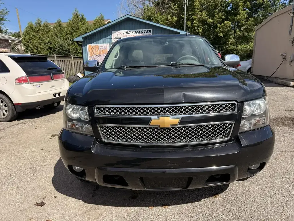 Chevrolet Suburban 2010 photo 4