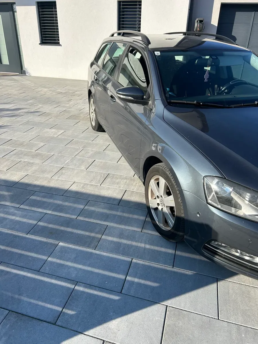 Volkswagen Passat 2011 photo 2