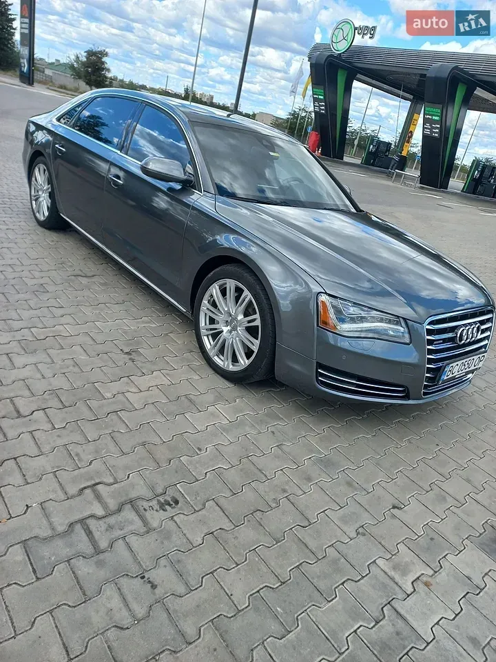 Audi A8 2014 photo 2