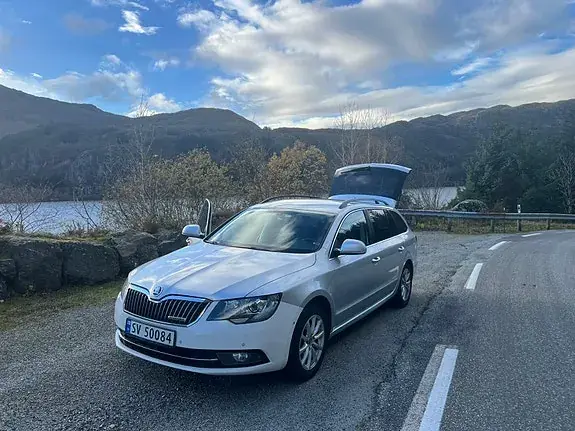 Skoda Superb 2014 photo 4