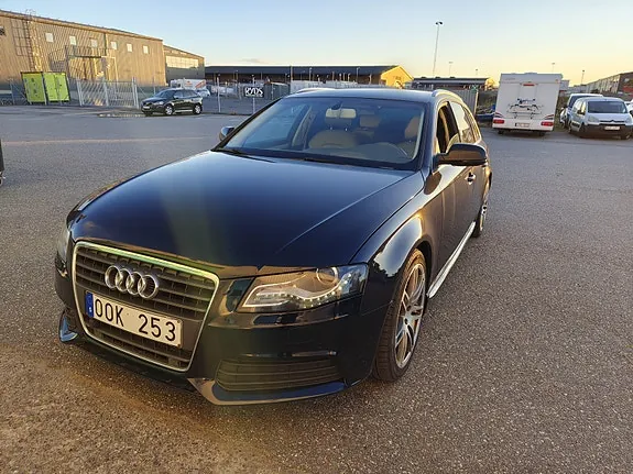 Audi A4 2011 photo 2