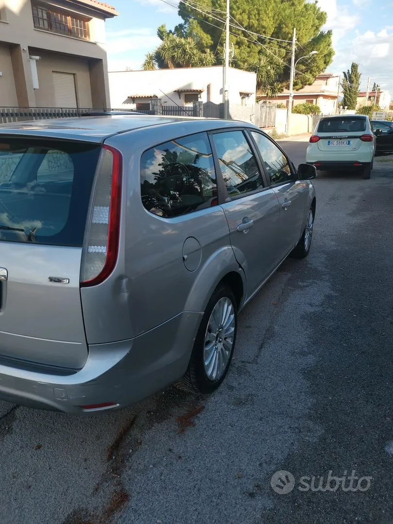 Ford Focus 2009 photo 2