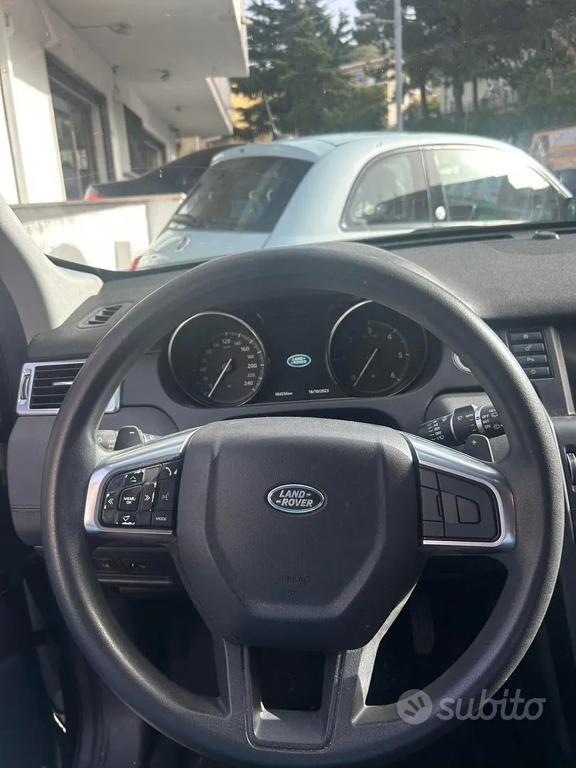 Land Rover Discovery Sport 2017 photo 5