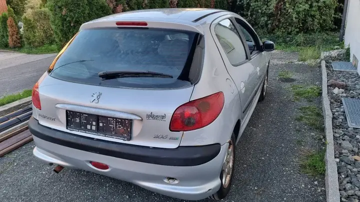 Peugeot 206 2006 photo 3