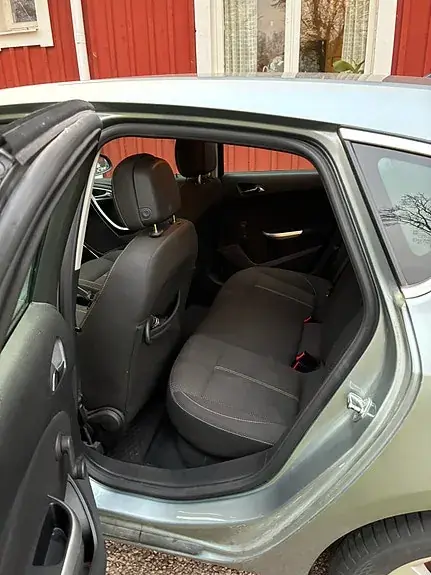Opel Astra 2012 photo 3