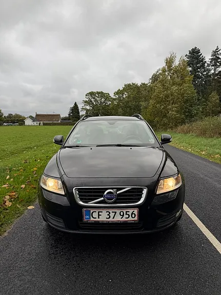 Volvo V50 2011 photo 2