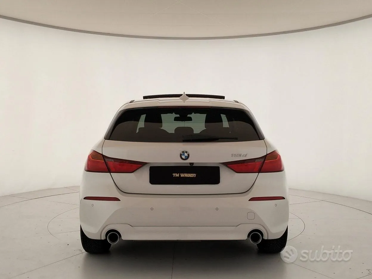 BMW 118D 2023 photo 5