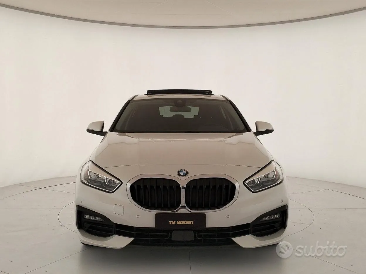 BMW 118D 2023 photo 2