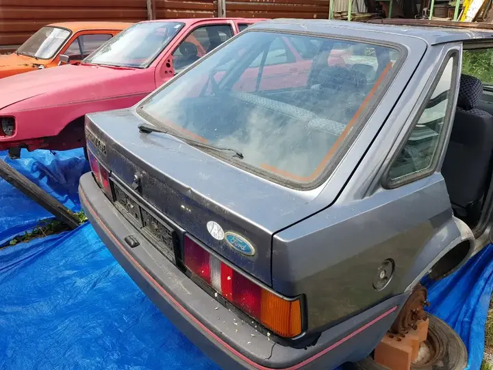 Ford Escort 1988 photo 2