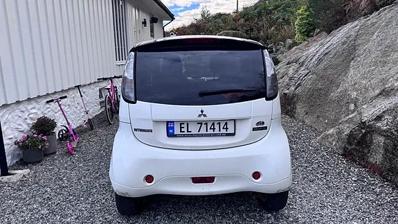 Mitsubishi I-Miev 2015 photo 2