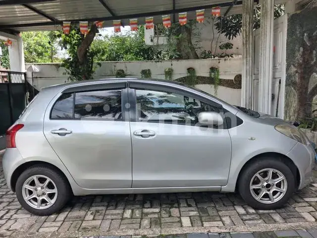 Toyota Vitz 2007 photo 2