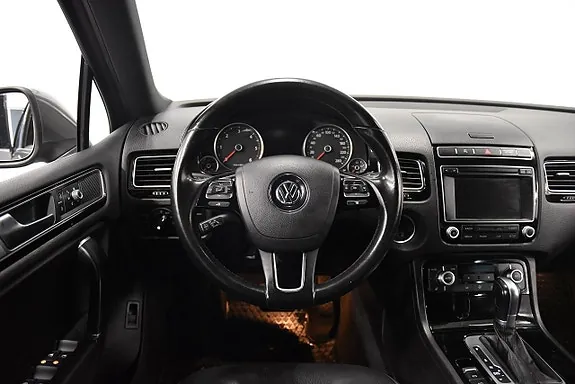 Volkswagen Touareg 2017 photo 2