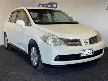Nissan Tiida 2005 photo 2