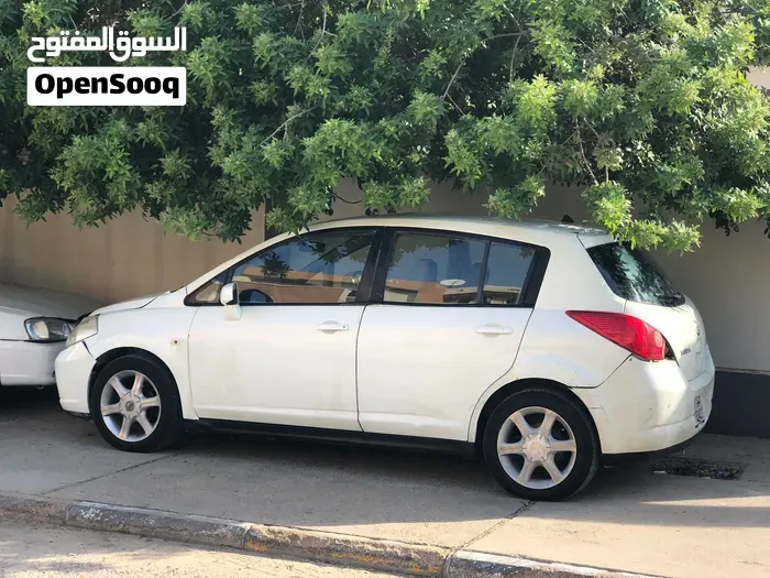Nissan Tiida 2008 photo 2