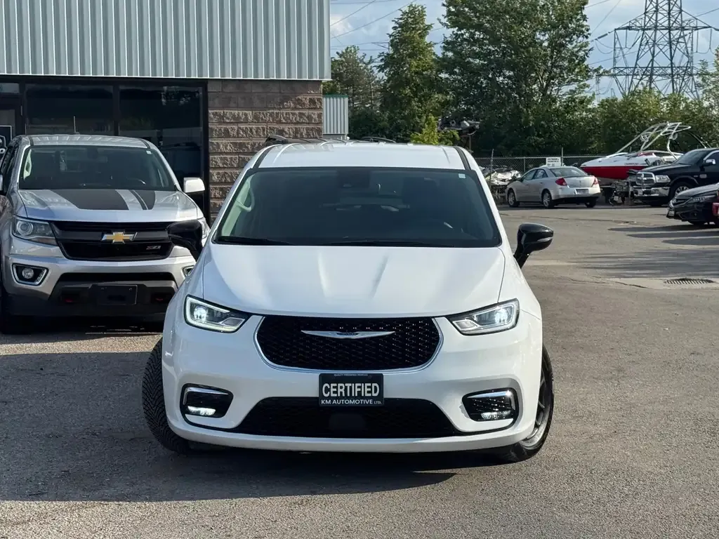 Chrysler Pacifica 2024 photo 2