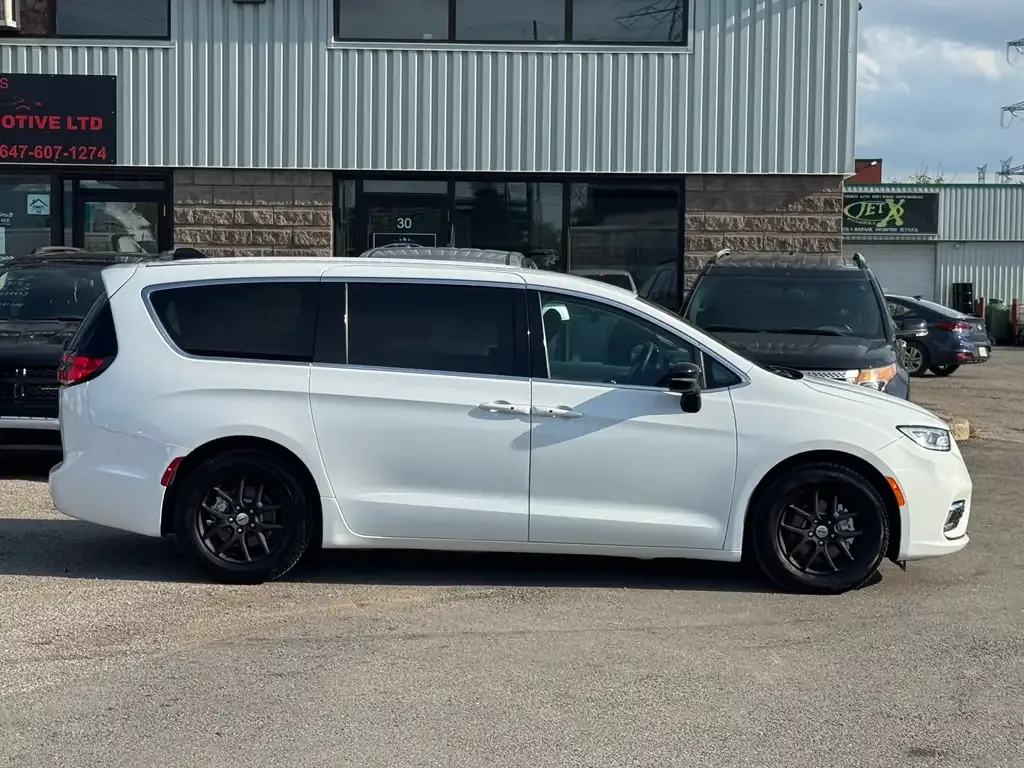Chrysler Pacifica 2024 photo 5