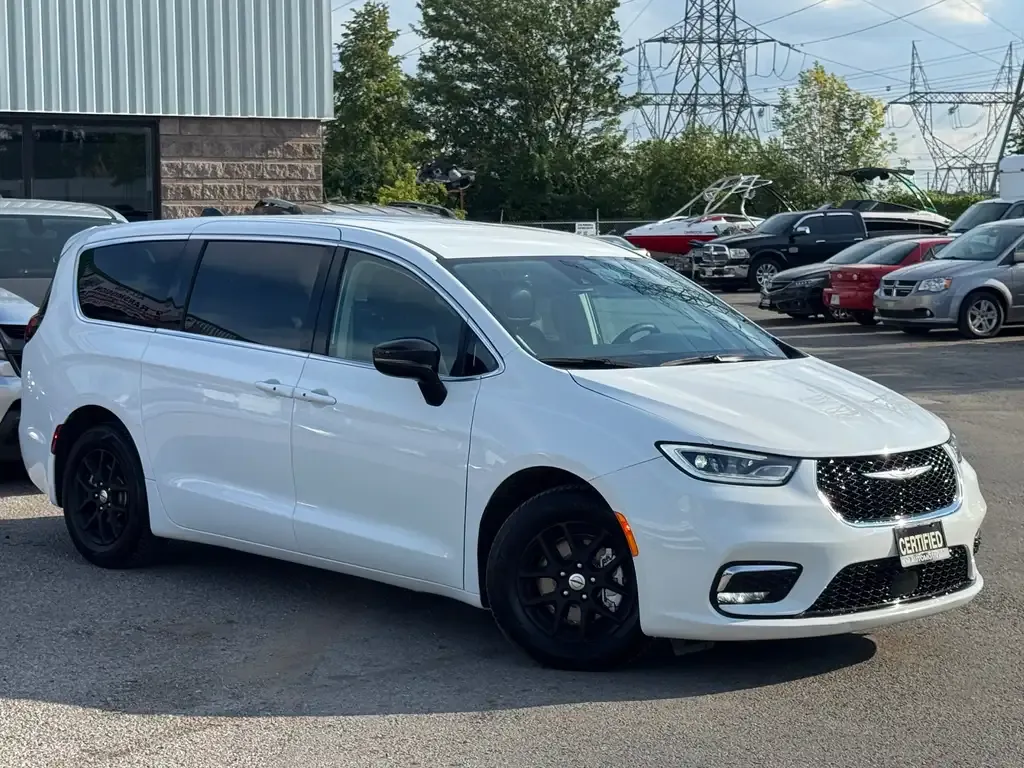 Chrysler Pacifica 2024 photo 3