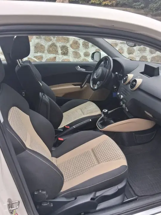 Audi A1 2011 photo 3