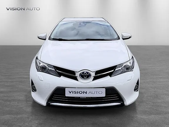 Toyota Auris 2013 photo 2