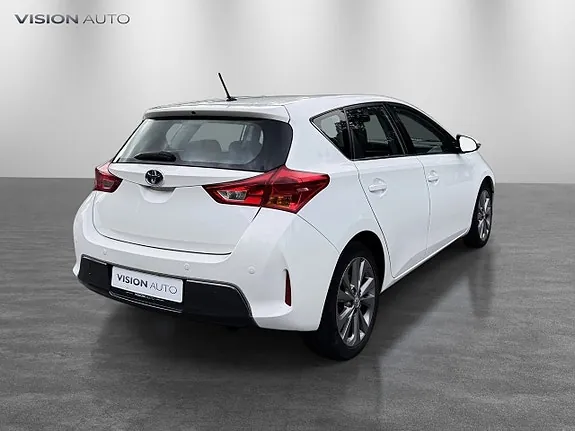 Toyota Auris 2013 photo 5