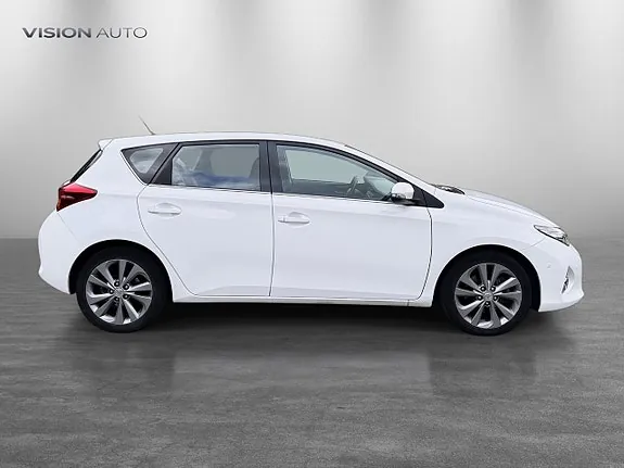 Toyota Auris 2013 photo 4