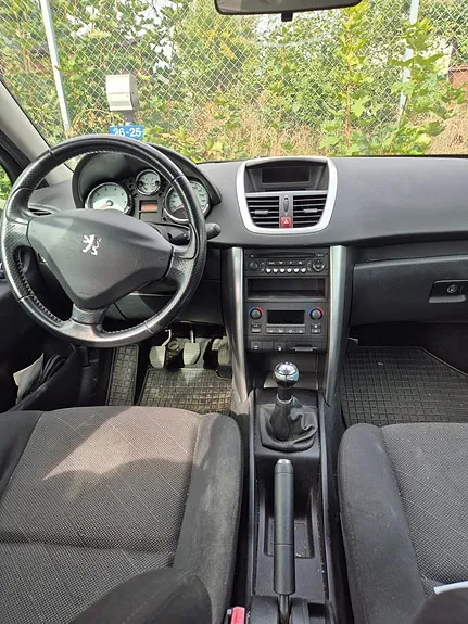 Peugeot 207 2007 photo 4