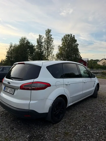 Ford S-Max 2010 photo 2