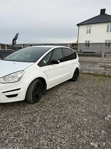 Ford S-Max 2010 photo 4