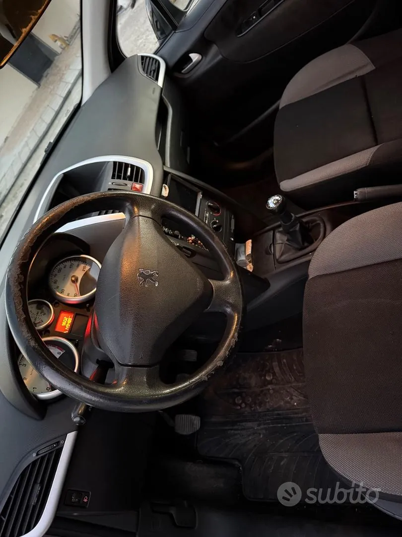 Peugeot 207 2009 photo 3