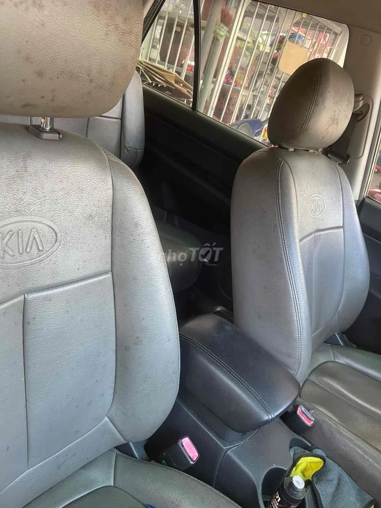Kia Carens 2010 photo 2
