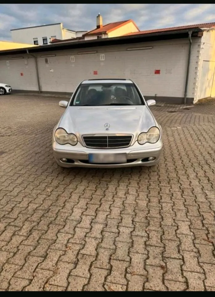 Mercedes-Benz C180
