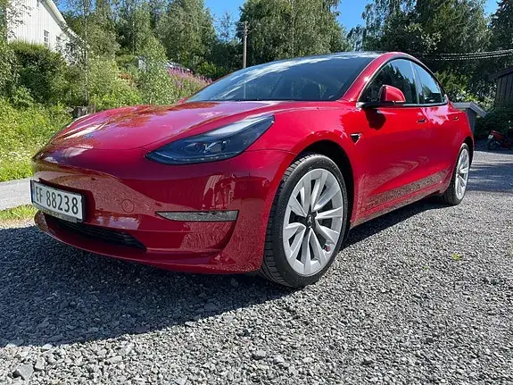 Tesla Model 3 2023 photo 2