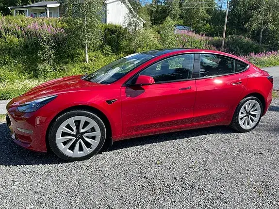 Tesla Model 3 2023 photo 4