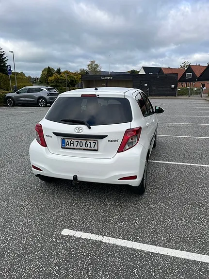 Toyota Yaris 2011 photo 3