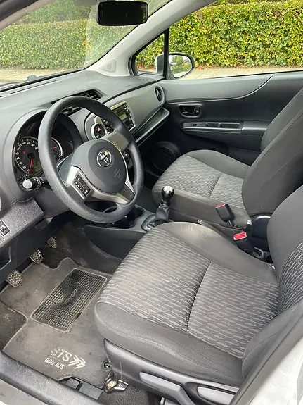 Toyota Yaris 2011 photo 5