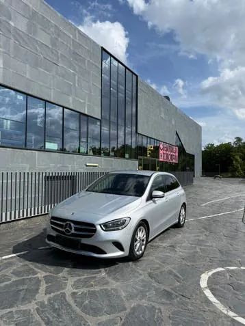 Mercedes-Benz B180