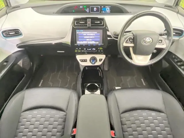 Toyota Prius 2017 photo 2