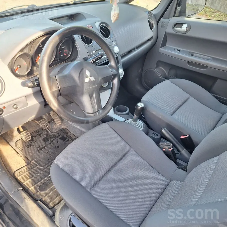 Mitsubishi Colt 2007 photo 3