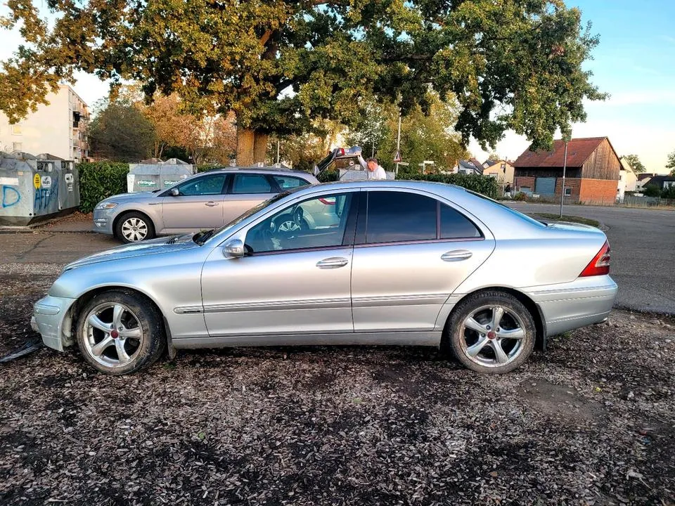 Mercedes-Benz C200