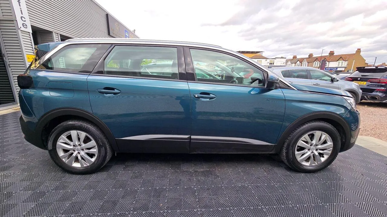 Peugeot 5008 2019 photo 4