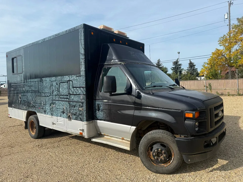 Ford E-350 2008 photo 2