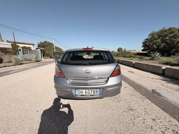 Opel Astra 2007 photo 2
