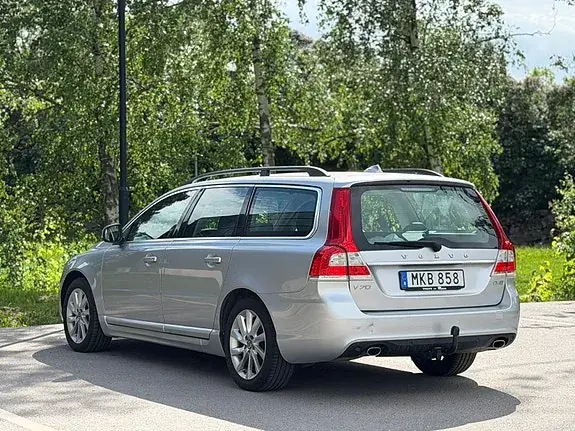 Volvo V70 2016 photo 2